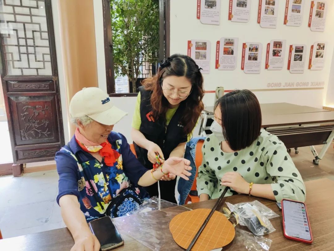 艾香萦绕 古礼传情：东关街道温情端午助残行
